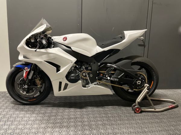 Honda CBR 1000RR-R ab 2024  Verkleidungs -Satz mit Tankhaube  Motocarbons GFK-Verkleidung