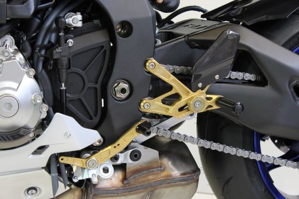 Gillestooling Fußrastenanlage MUE2 gold für Yamaha YZF-R1 (RN65) ab 2020