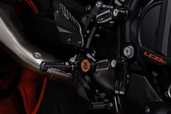 Gilles Fußrastenanlage MUE2-KT02-B für KTM 990 Duke ab Baujahr 2023